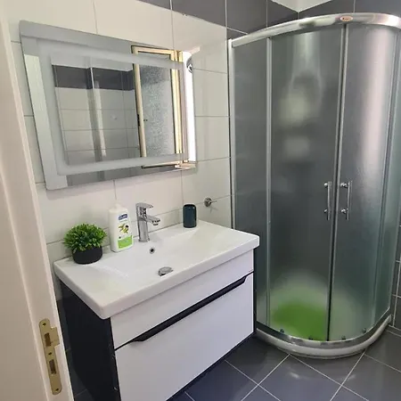 S.e.v. Sunset Homes Daire Avlonya